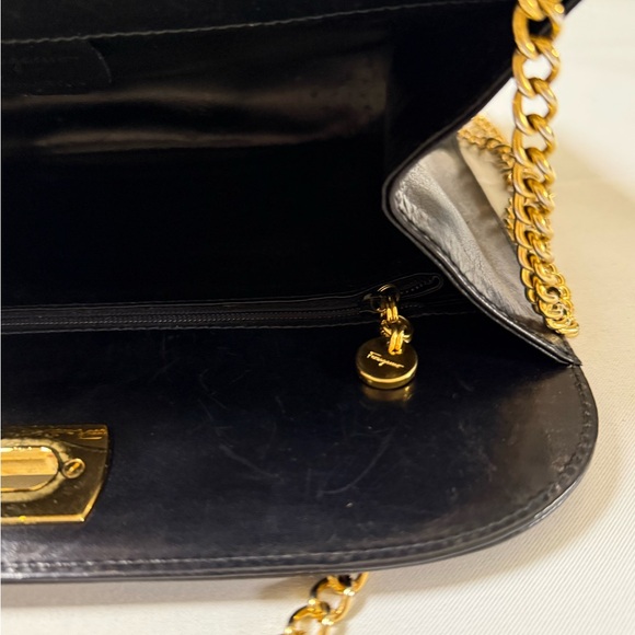 Salvatore Ferragamo Vintage Gancini Chain Bag - Picture 8 of 10